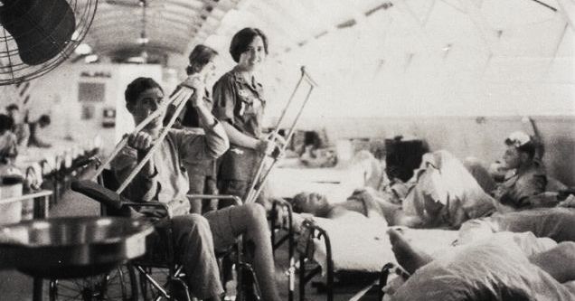 Diane Evans treating wounded soldiers at the 36th Evacuation Hospital in Vung Tau.